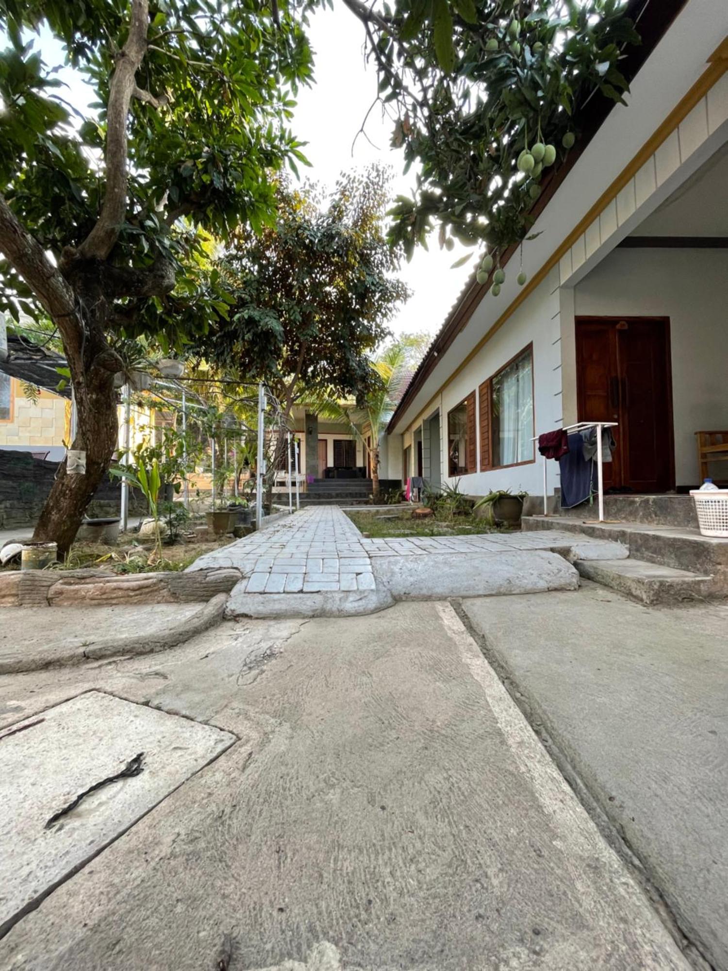 Tri Putri Homestay Kuta  Exterior photo