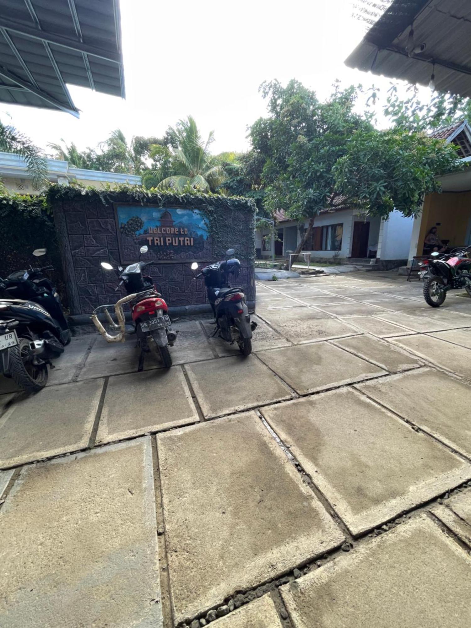 Tri Putri Homestay Kuta  Exterior photo